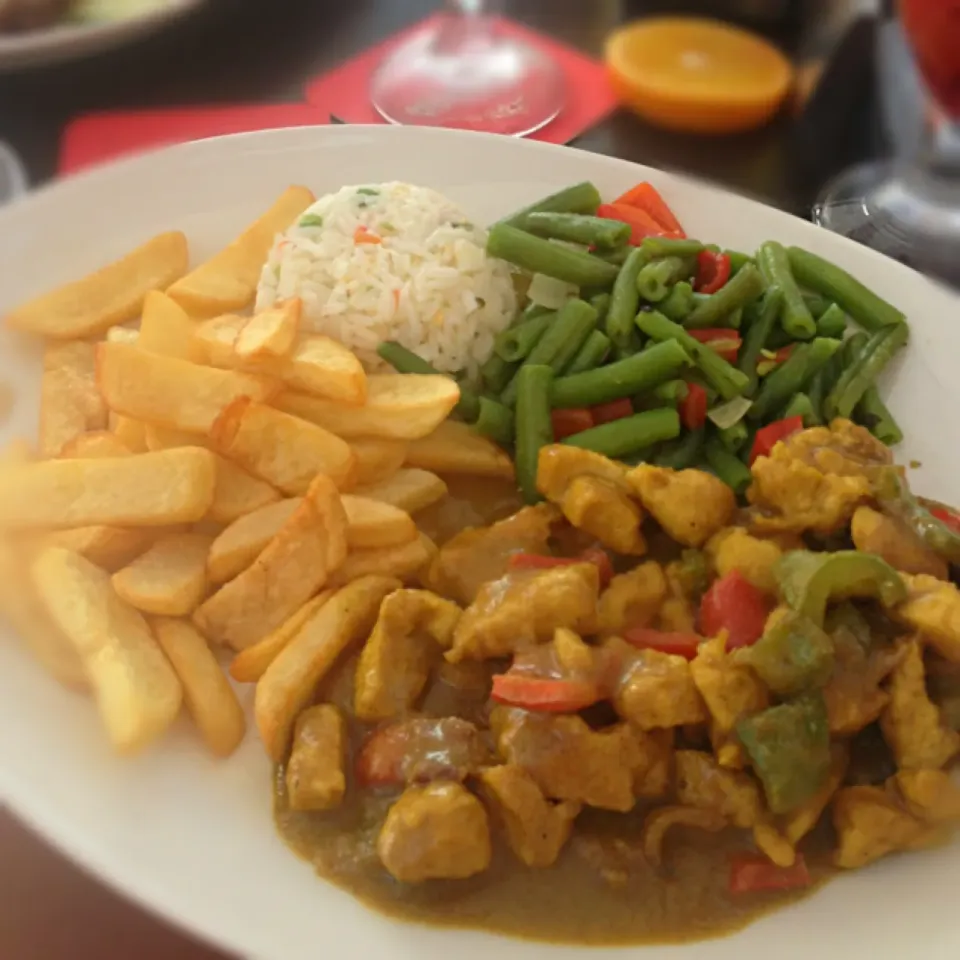 Snapdishの料理写真:Chicken curry|samantha doutchさん