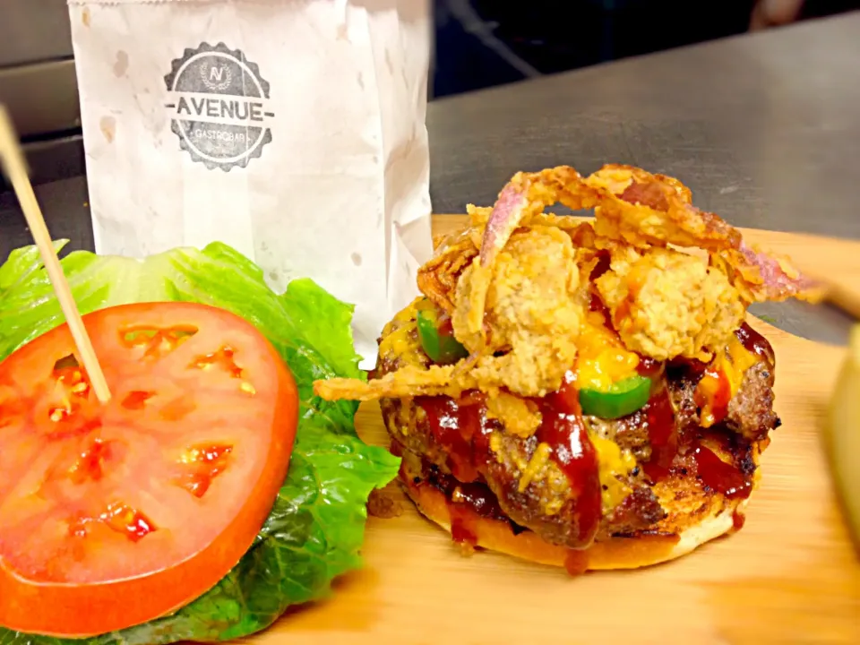 Dirty South Burger with Fries|Vicki Ababouchさん