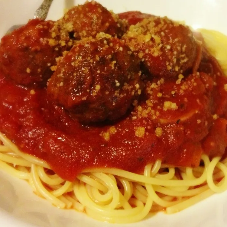 Spaghetti & Vegan Meatballs with Vegan Grated Parmesan.|malindaさん