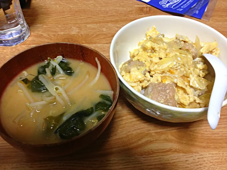 Snapdishの料理写真:9/17親子丼＆もやし味噌汁|pepeさん