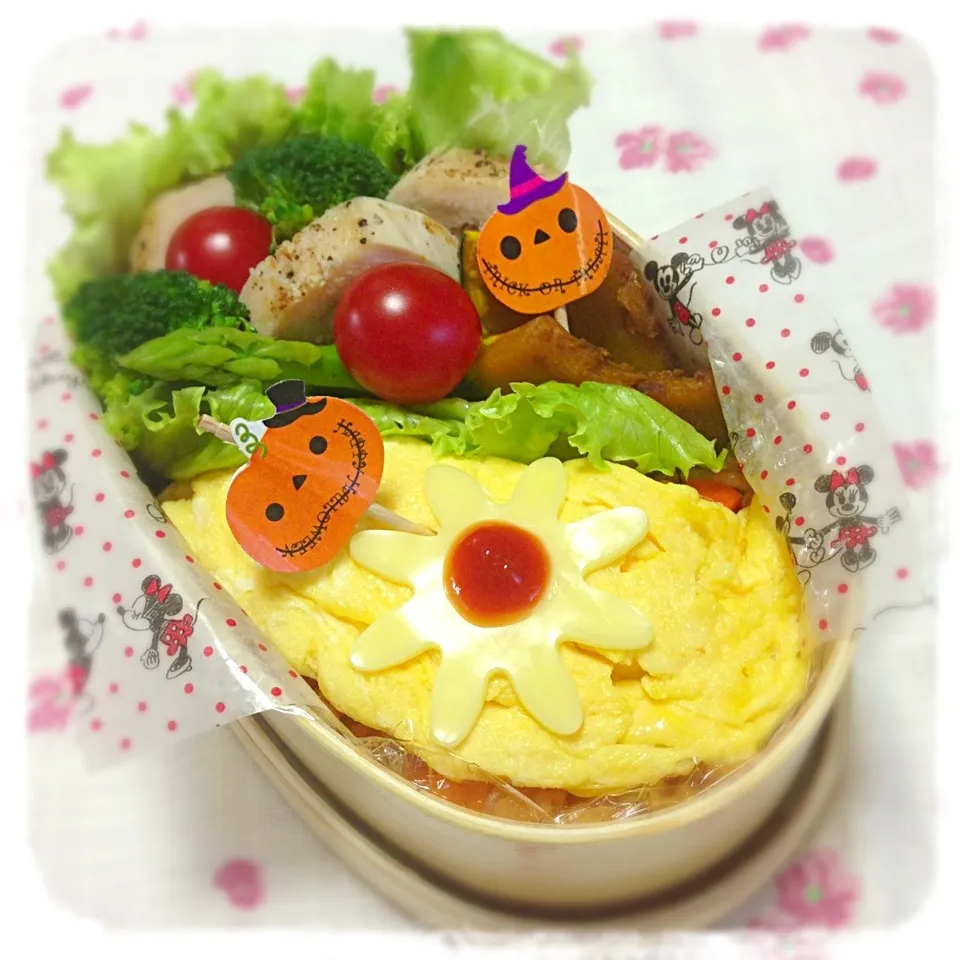 ゆっぴーઈ(◕ั◡◕ั)*ﾟ*♡
のお弁当『オムライスじゃなくてオムレツのっけライスだよ💛ハロウィン🎃version・・コウモリ飛べ〜（笑）|kumiさん