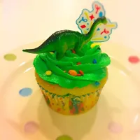 Snapdishの料理写真:Dinosaur Cup Cake 恐竜カップケーキ|Kaori Allenさん