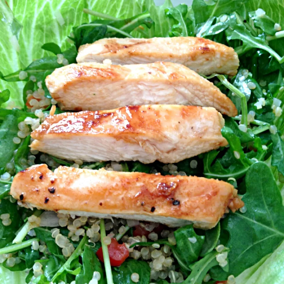 Quinoa & rocket salad with honey grilled chicken breast|12Dragonさん