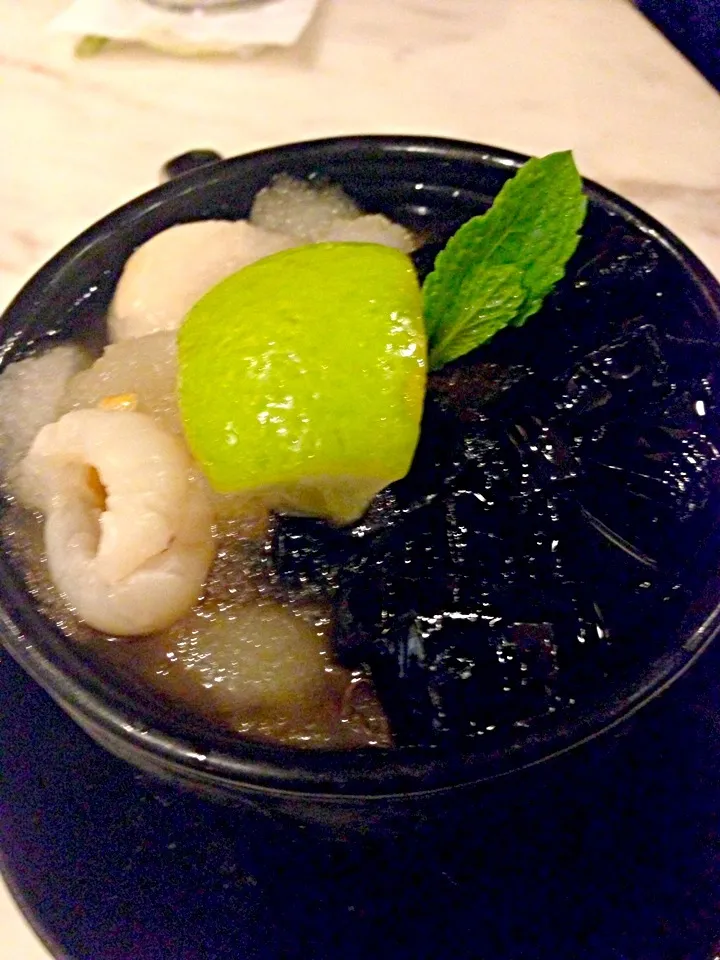 Lychee Ice with Glass Jelly|Lynh Lynhさん