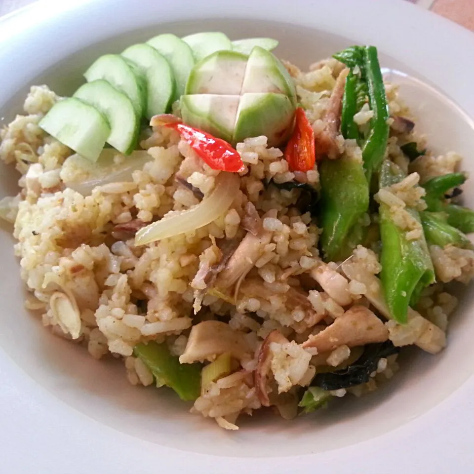 ข้าวผัดแกงเขียวหวานปลาทู
Fried rice with fish green curry|ครัวอิอ้วน... Chubby Cookさん