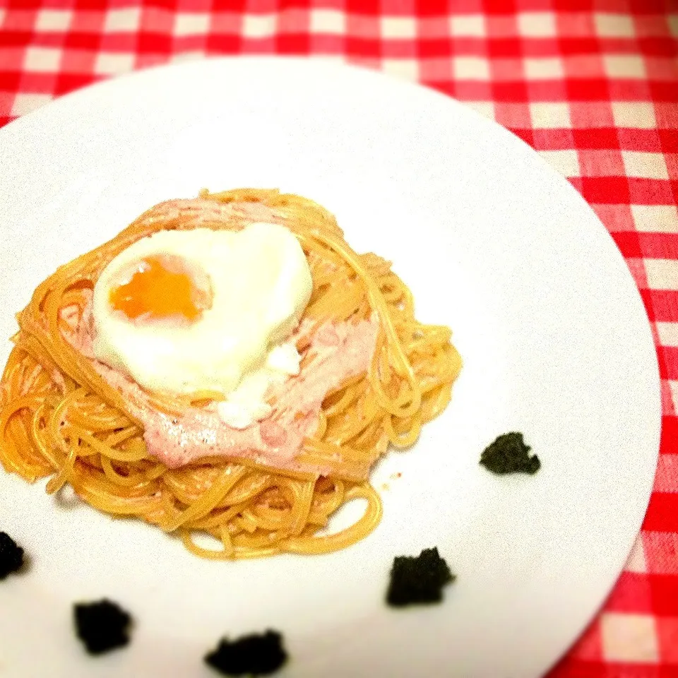 明太クリームパスタに☆レンジで温玉つけました^o^おりぃちゃんの万能ネギの万能ソース添えたよ|美也子さん