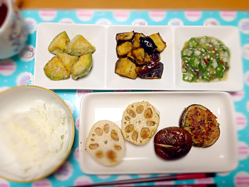 蓮根と椎茸の肉詰め、アボカド唐揚げ、ナスの煮浸し、オクラの白ダシ和え|きよちゃんさん