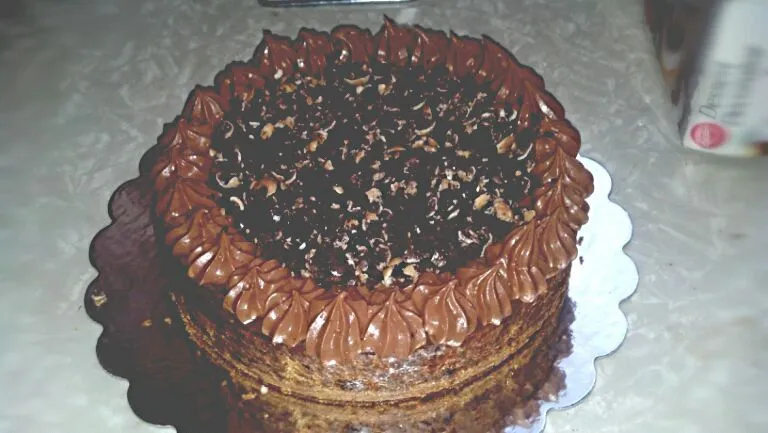 Cappuccino cheesecake with chocolate espresso cream cheese frosting|Chandra Girtmanさん