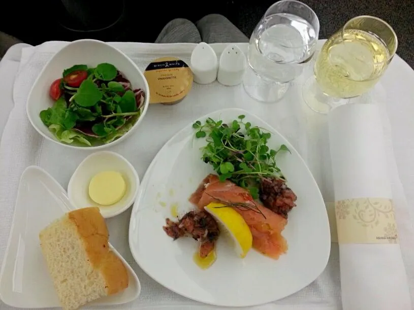 On board food can be interesting in Business Class.|@projecthoneypotさん