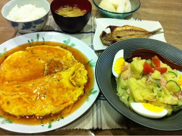 Snapdishの料理写真:天津あんかけ・アジの開き・ポテトサラダ・キャベツと自家製ささけ豆味噌汁|まーままさん