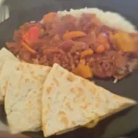 Snapdishの料理写真:Turkey chilli and quesdillas|staceさん