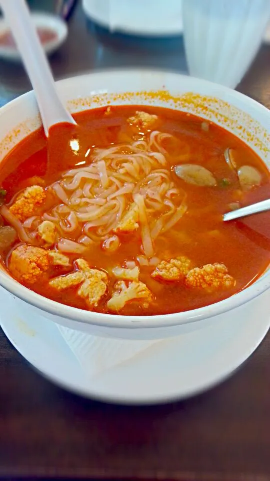 Snapdishの料理写真:noodle in tom yam soup.|Jeann Bagangさん