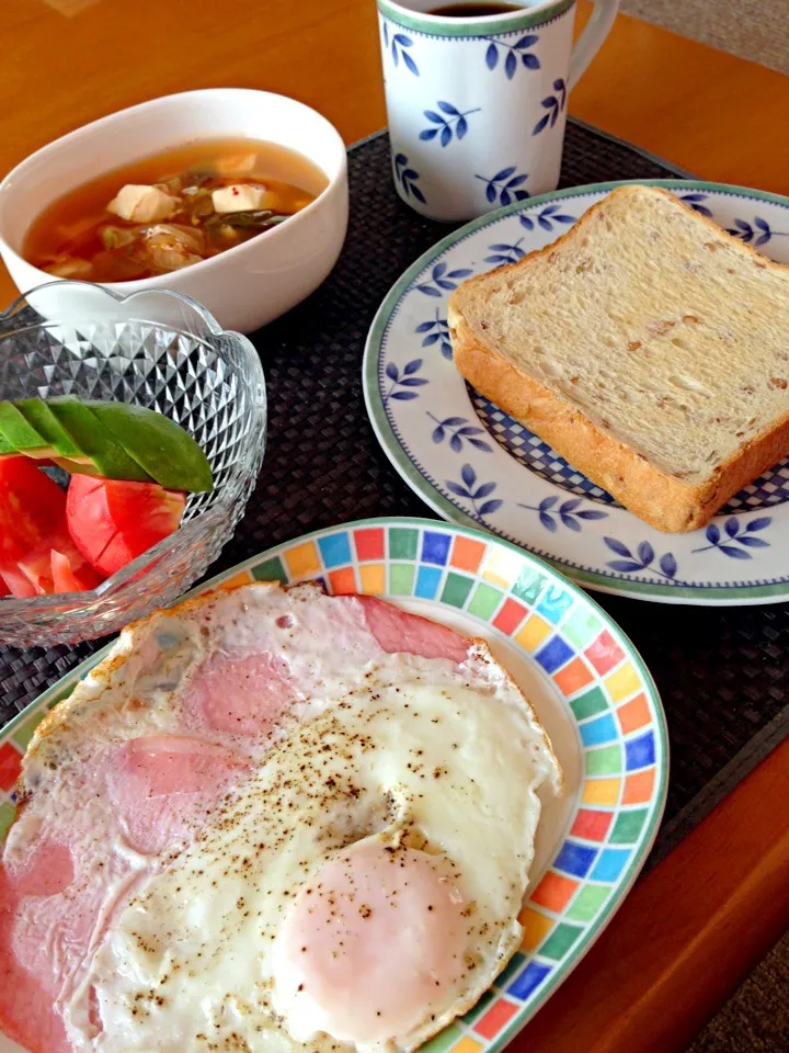 ハムエッグ朝ごはん🍳|eriさん