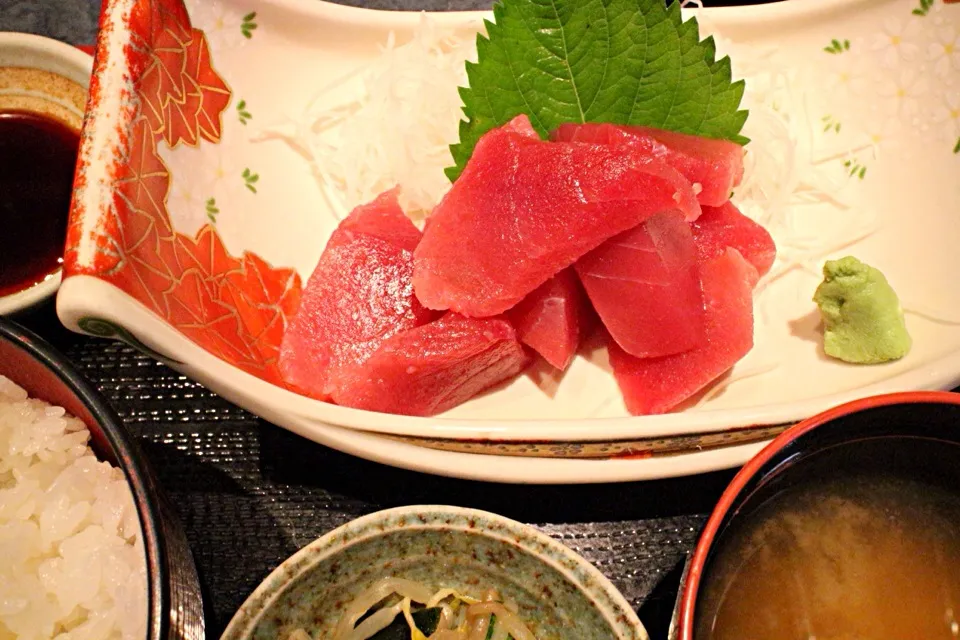 まぐろぶつ切り定食|マハロ菊池さん