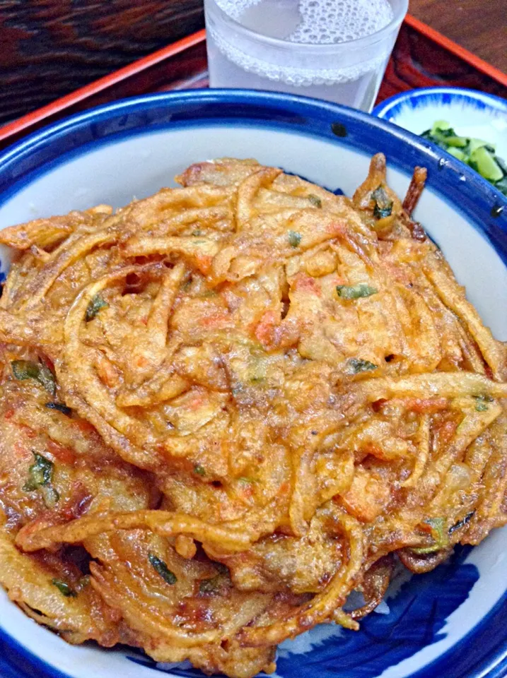 時間がないので、ランチは立ち食い蕎麦屋のかき揚げ丼。|Takashi H.さん