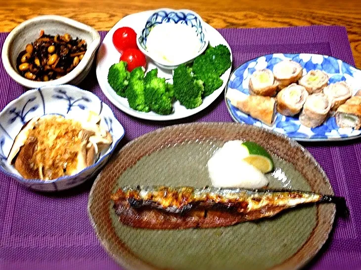 ひじきと大豆の煮物・ブロッコリー・豚のネギ巻・秋刀魚塩焼き・エリンギと椎茸の焼き浸し|美也子さん