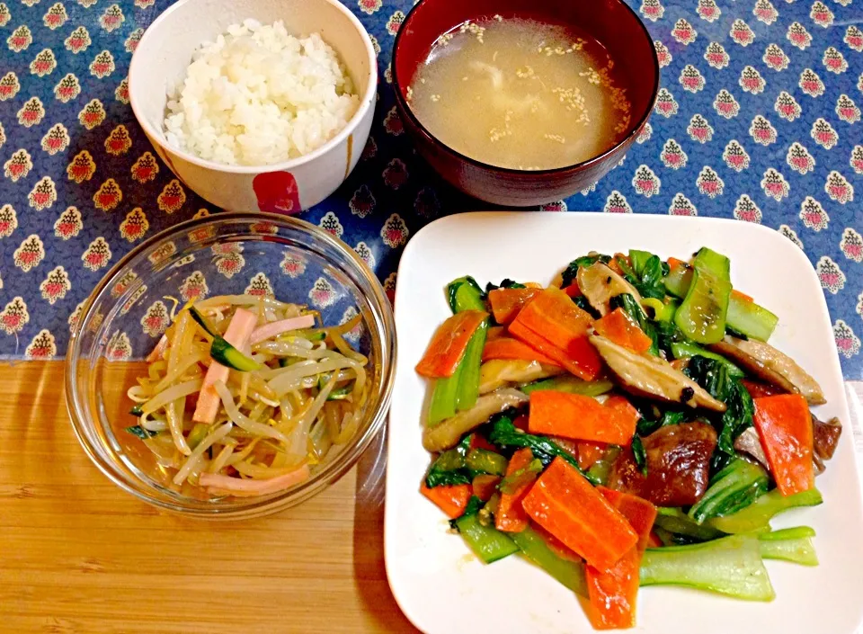 ちんげん菜と椎茸と人参のあんかけ炒め、もやしとキュウリとハムの中華サラダ、卵と胡麻のスープ、ごはん|yukoさん