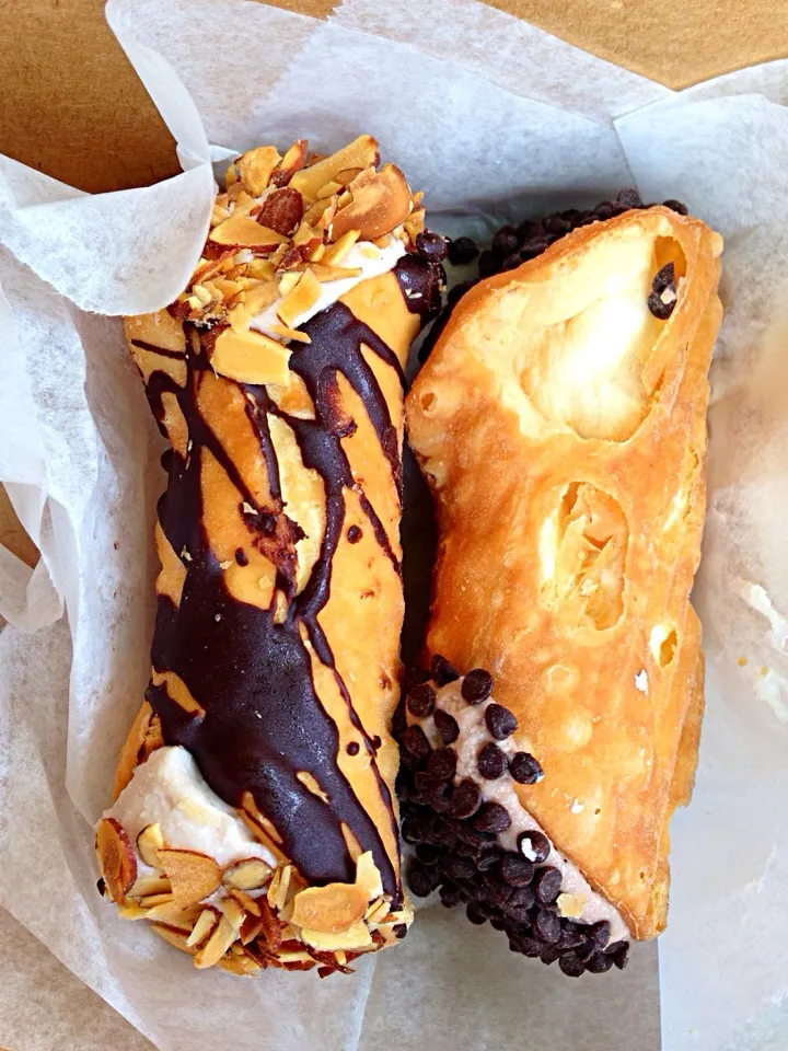 Chocolate Ricotta & Amaretto Cannoli|Ryan Kimさん