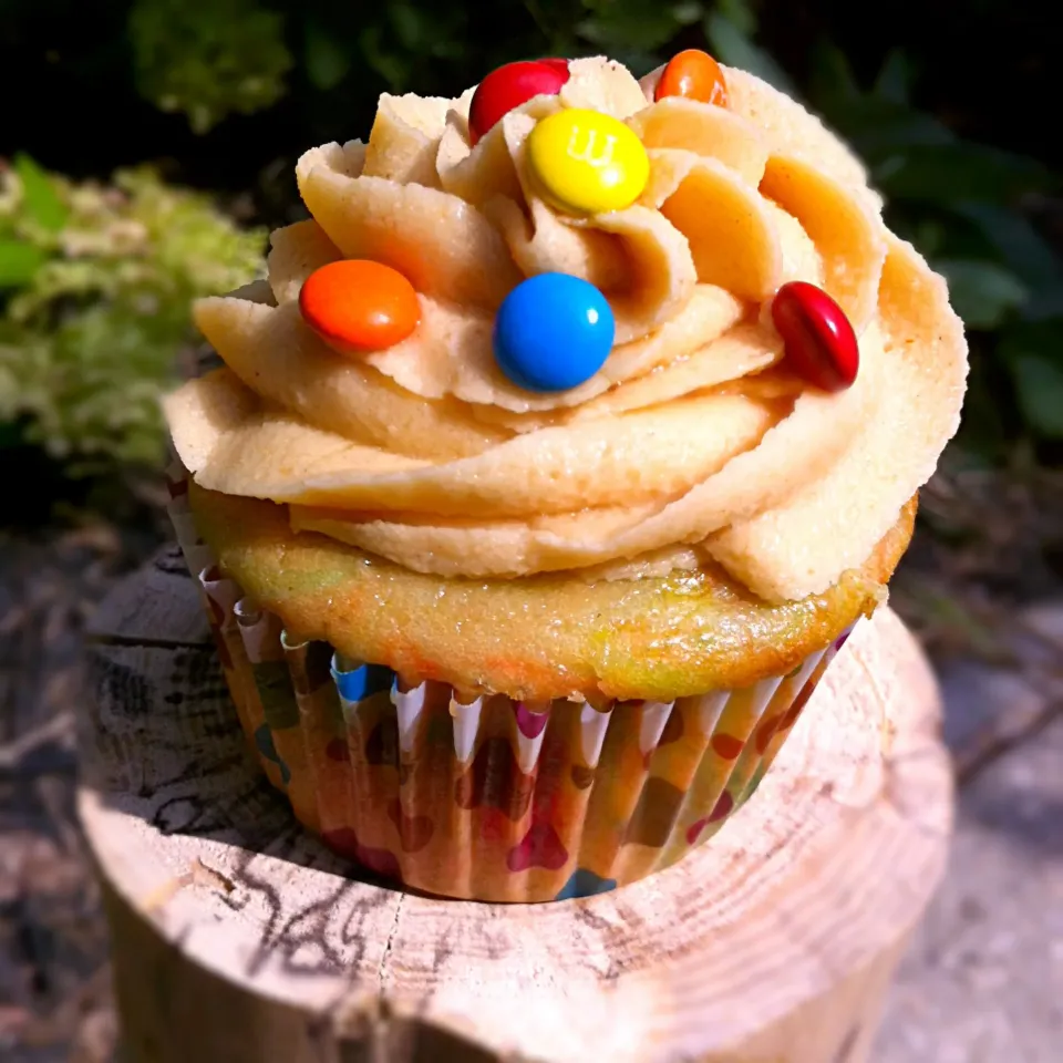 M&m cupcake www.facebook.com/millssweetshoppe|Tiffini Millsさん