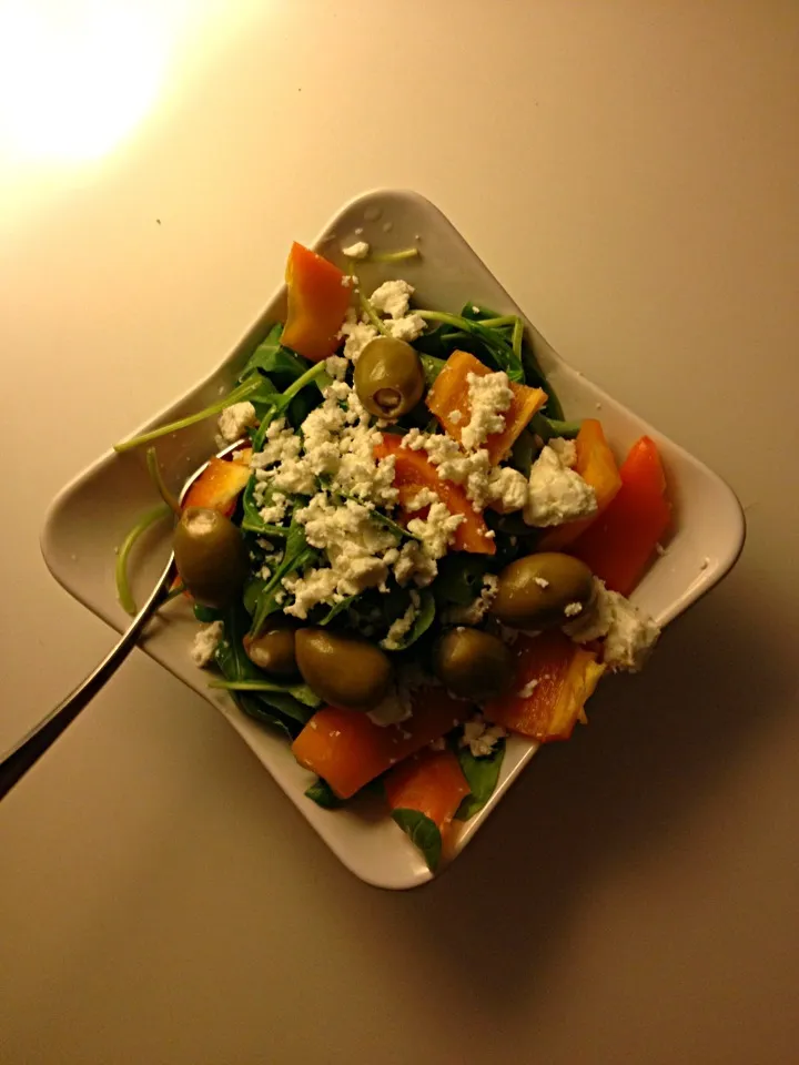 Arugula salad with bell peppers and olives|Aliceさん