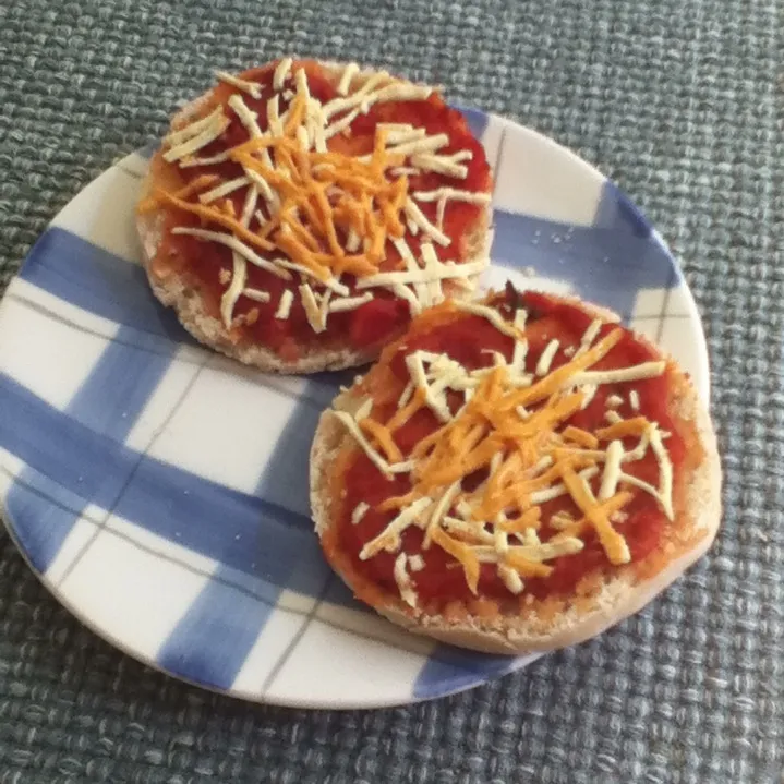 Snapdishの料理写真:Mini pizzas|Sai linさん