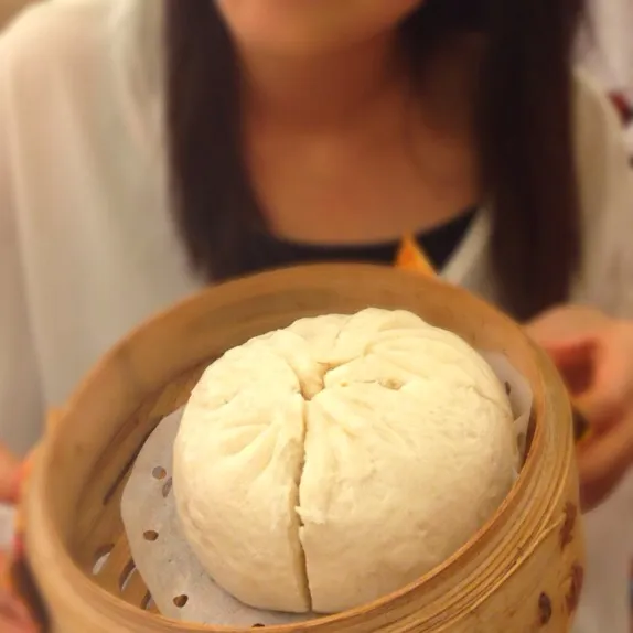 Snapdishの料理写真:Huge Bun( black pepper BBQ pork bun)|PeonyYanさん