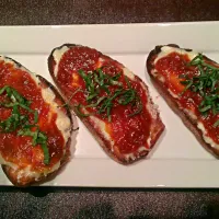 Snapdishの料理写真:Crostini with Tomato Jam|Richard Lummisさん