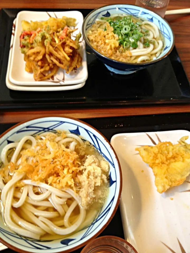 うどん屋さんで冷やしかけうどん&天ぷら|Sumichanさん