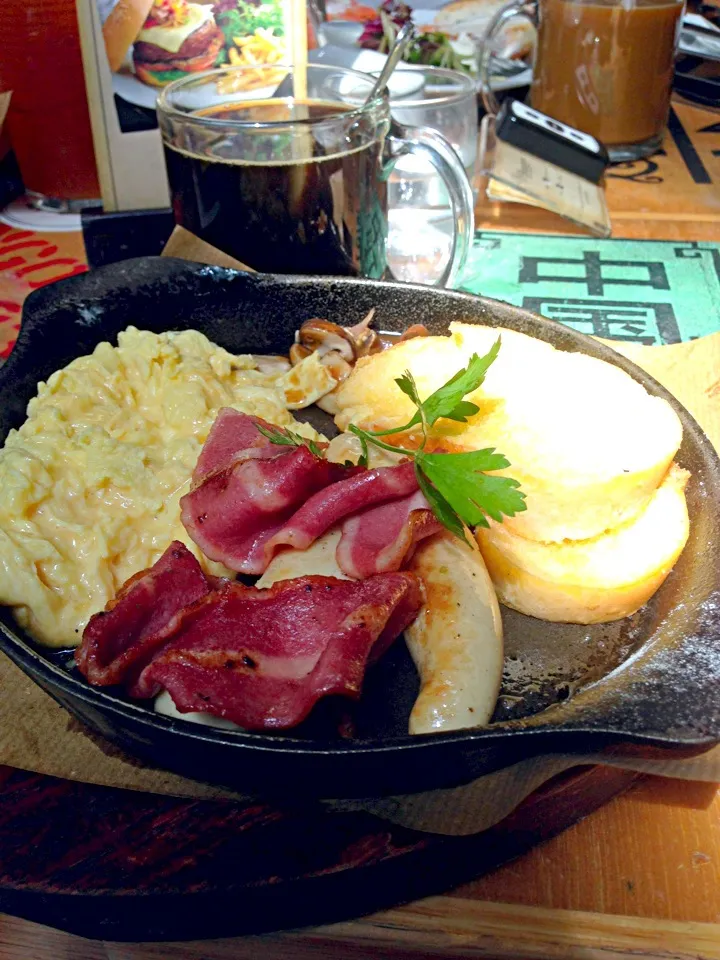 Bistros breakfast Platter|Carol Pohさん