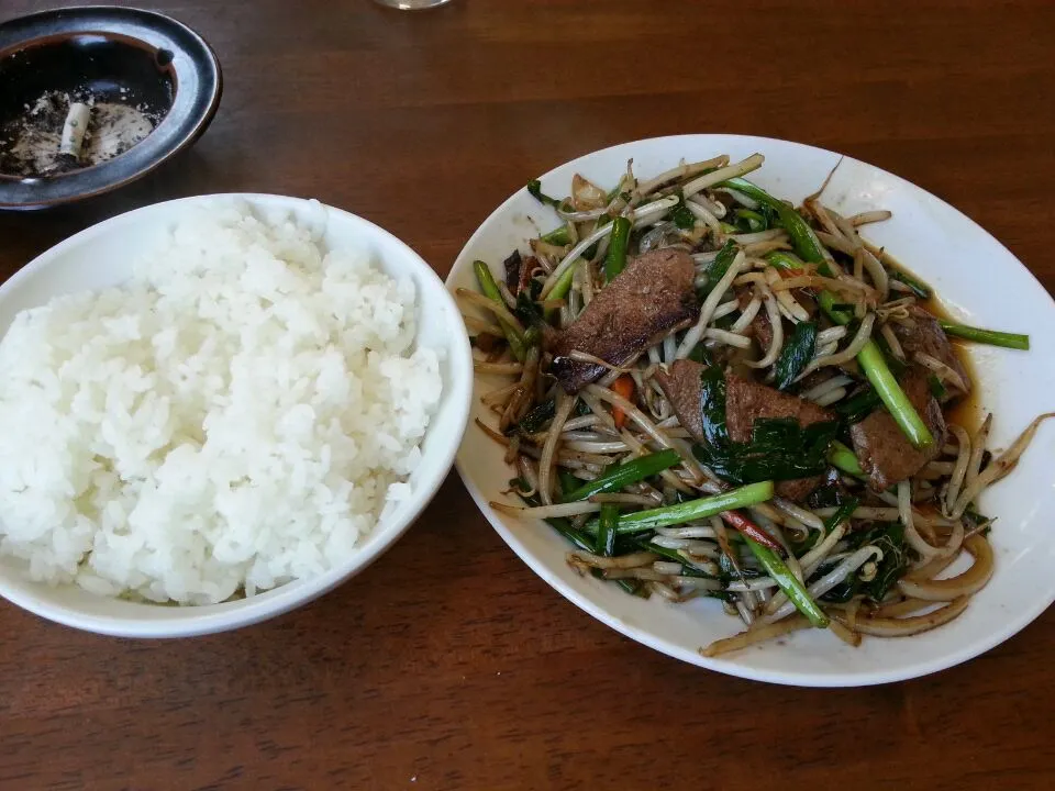 レバニラ定食(´･ω･`)|たくぞうさん