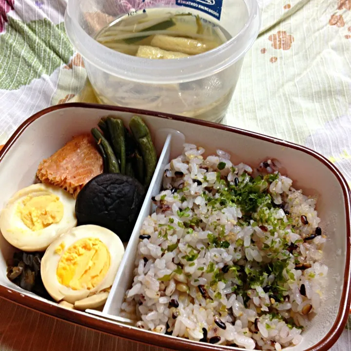 昼ごはん  シャケのいしり焼き弁当|ぽんたさん