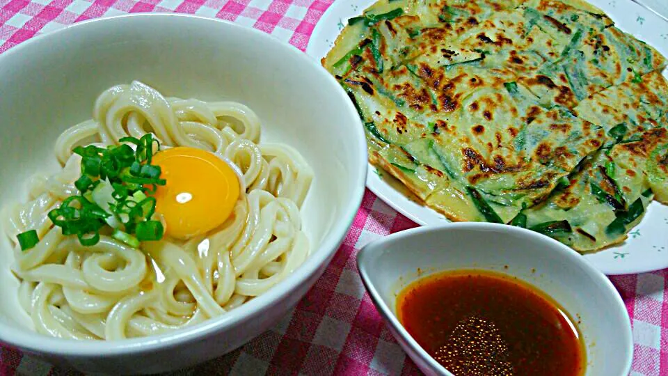 釜たまうどん(卵黄･青ねぎ)、チヂミ(いか･にら･玉葱)|まあるさん