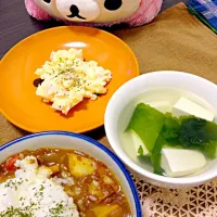 ひき肉のカレー＊ポテトサラダ＊わかめと豆腐の鶏ガラスープ|アキさん