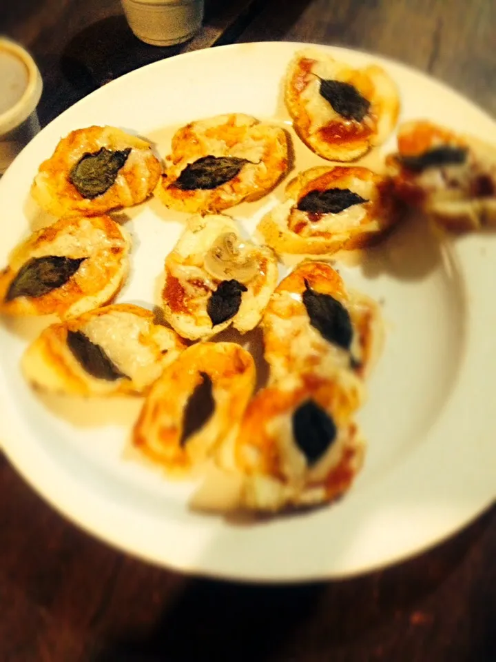 Basil Mozarella Crusty Surprise|rcxy bさん