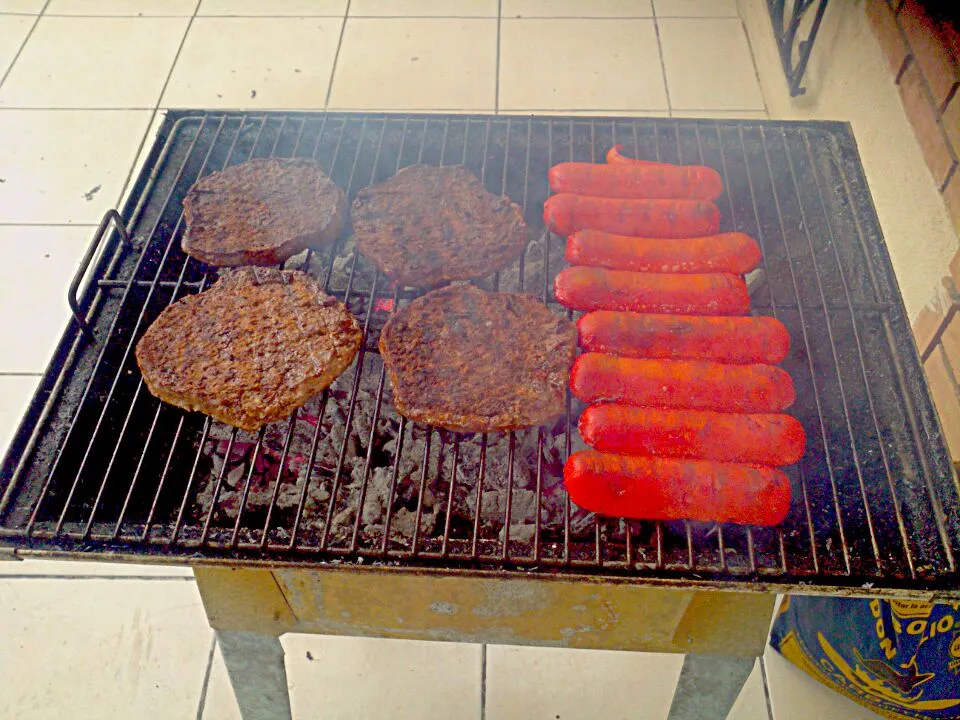 Snapdishの料理写真:Empezando hacer unas ricas hamburguesas|Javier Rdz.さん