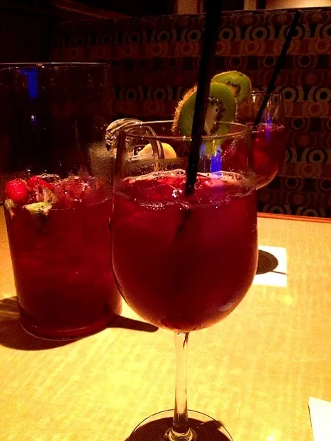 Red Sake' Sangria
Bogle merlot, gekkeikan sake', fresh squeezed fruit.|Hermioneさん