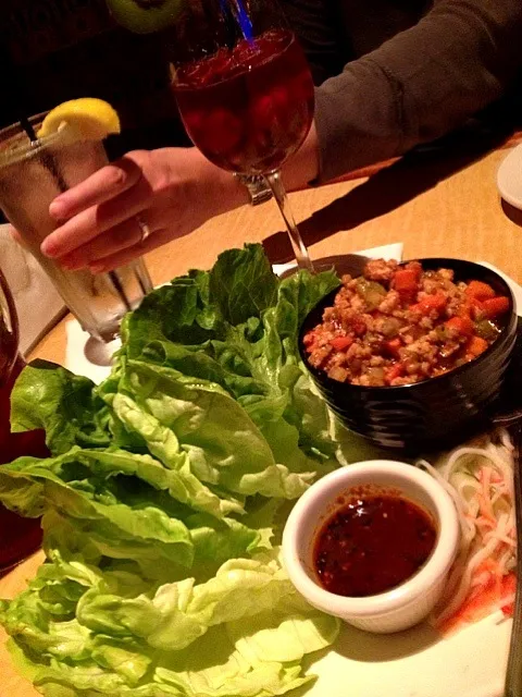 [ chicken + shrimp lettuce wraps ]
bibb lettuce, cucumber salad, spicy sesame vinaigrette.|Hermioneさん