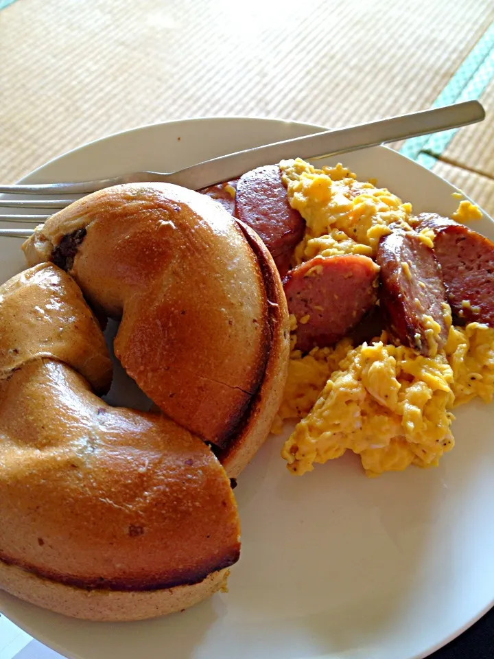 Sausage eggs and bagel breakfast|lauren shannonさん