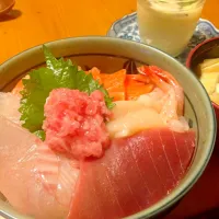 Snapdishの料理写真:乗っけるだけ！海鮮丼|うららさん