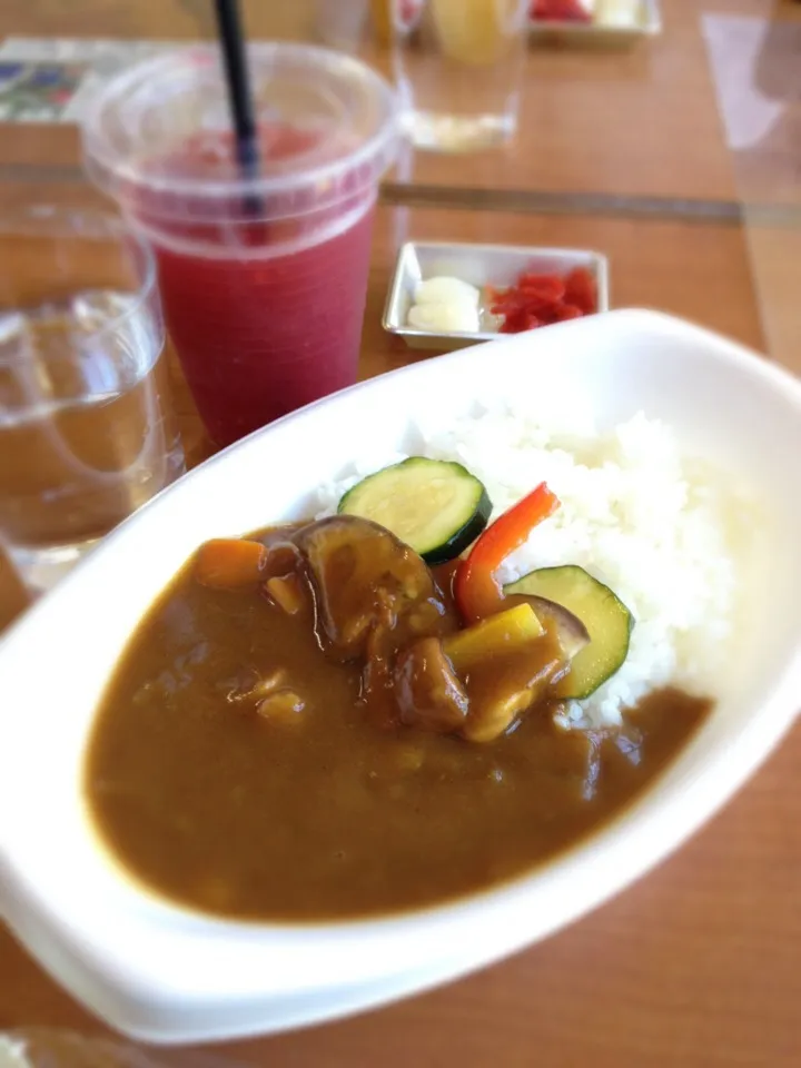 八木沢夏野菜カレーとフレッシュジュース(ミックスベリー)|raku_darさん