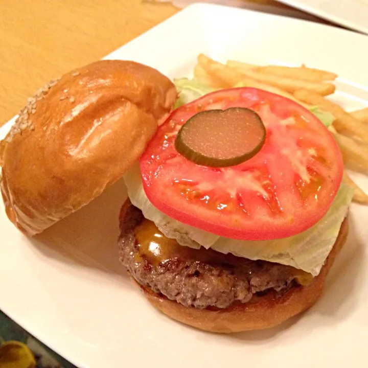 Snapdishの料理写真:チーズバーガー|Wataru OZAKIさん