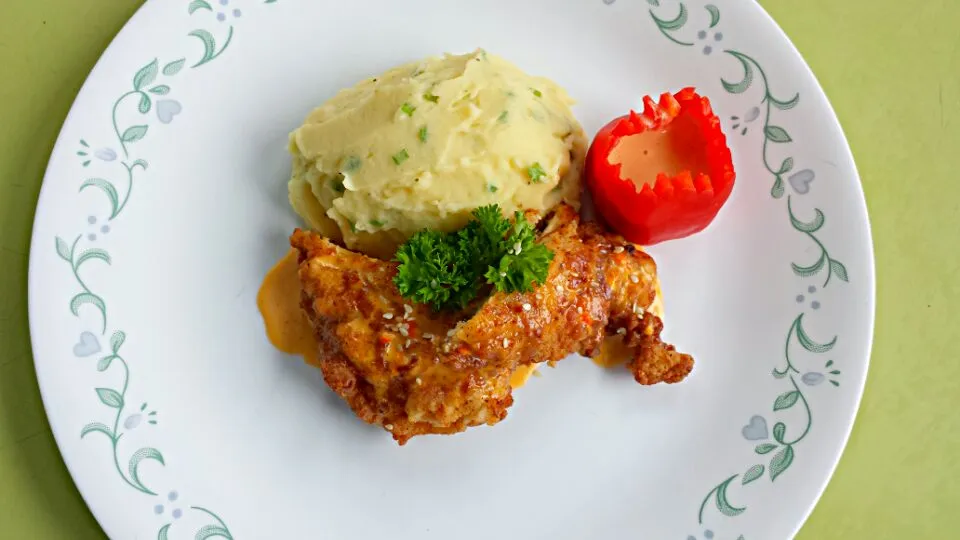 Honey brined chicken with mashed potatos and cheese dip|Anne Avelinoさん