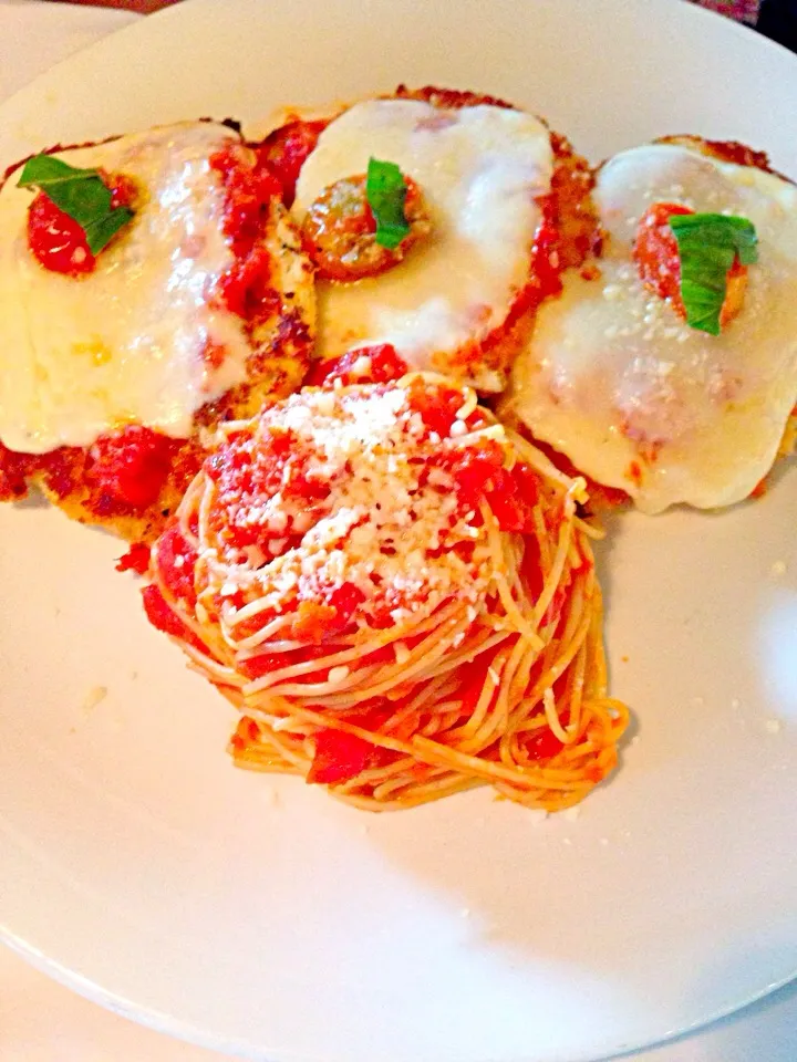 Chicken with Mozarella And angel hair pasta!|Len R Ortegaさん