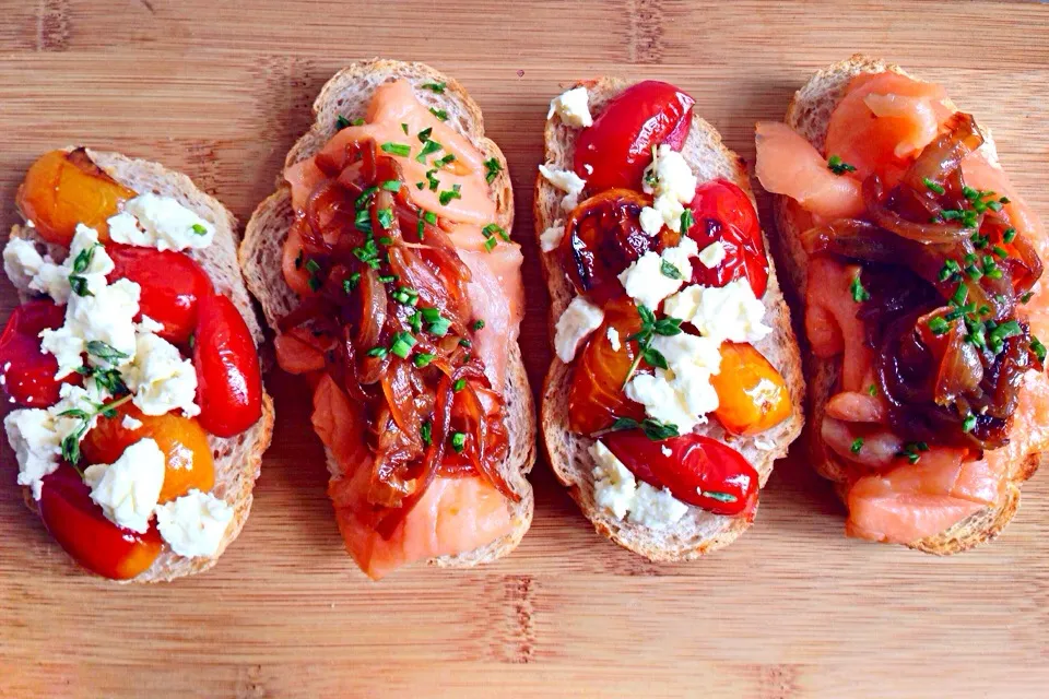 Toast with Caramelized Onion & Smoke Salmon / Grilled Tomatoes & Feta Cheese|Misstyさん