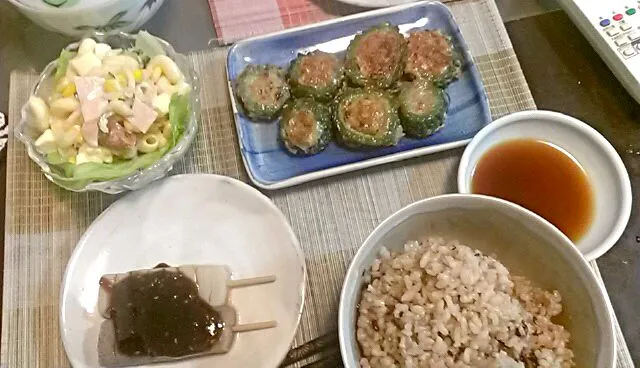 ゴーヤの肉詰め&こんにゃく&マカロニサラダオンザ焼き鳥の缶詰め|まぐろさん