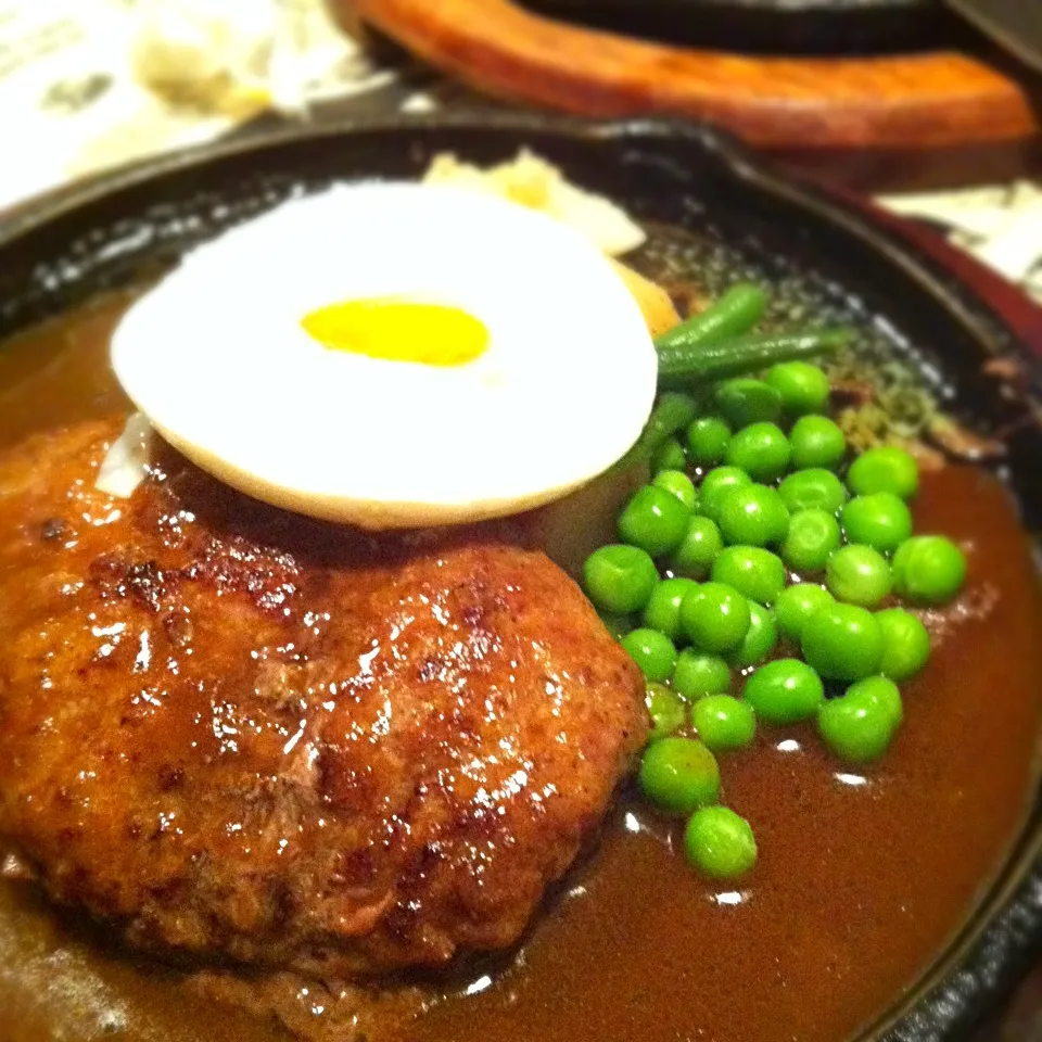 ハンバーグステーキ 目玉焼きのせ|まるこさん