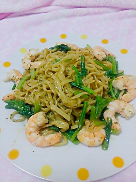 エビと小松菜のパスタ
バジル&チーズソース