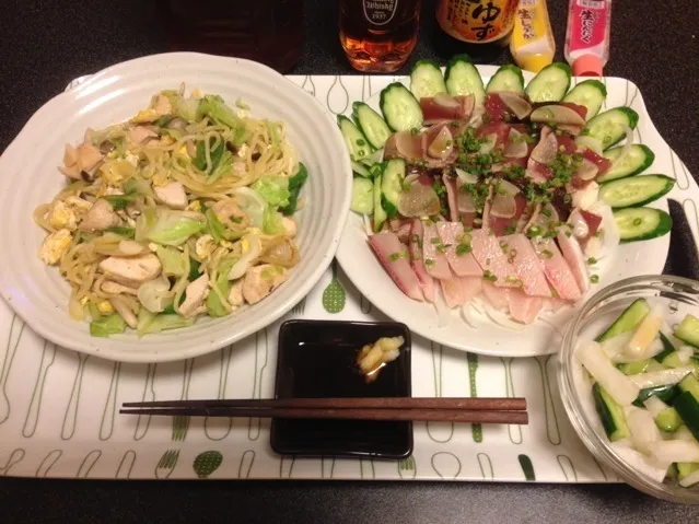 野菜たっぷり鶏胸肉の塩焼きそば、鰹のたたき、ブリのお刺身、胡瓜と大根の塩胡麻油和え！✩⃛꒰⁎⁍̴◡⁍̴⁎ ॢ꒱✨|サソリさん