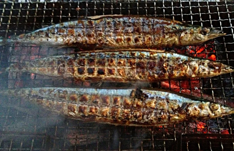 西友で97円の秋刀魚を炭火で焼いてみたんだよ。|jyajyamaru7777さん