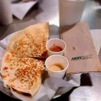 Snapdishの料理写真:Chicken Quesadilla by Army Navy|rhaznaeyさん